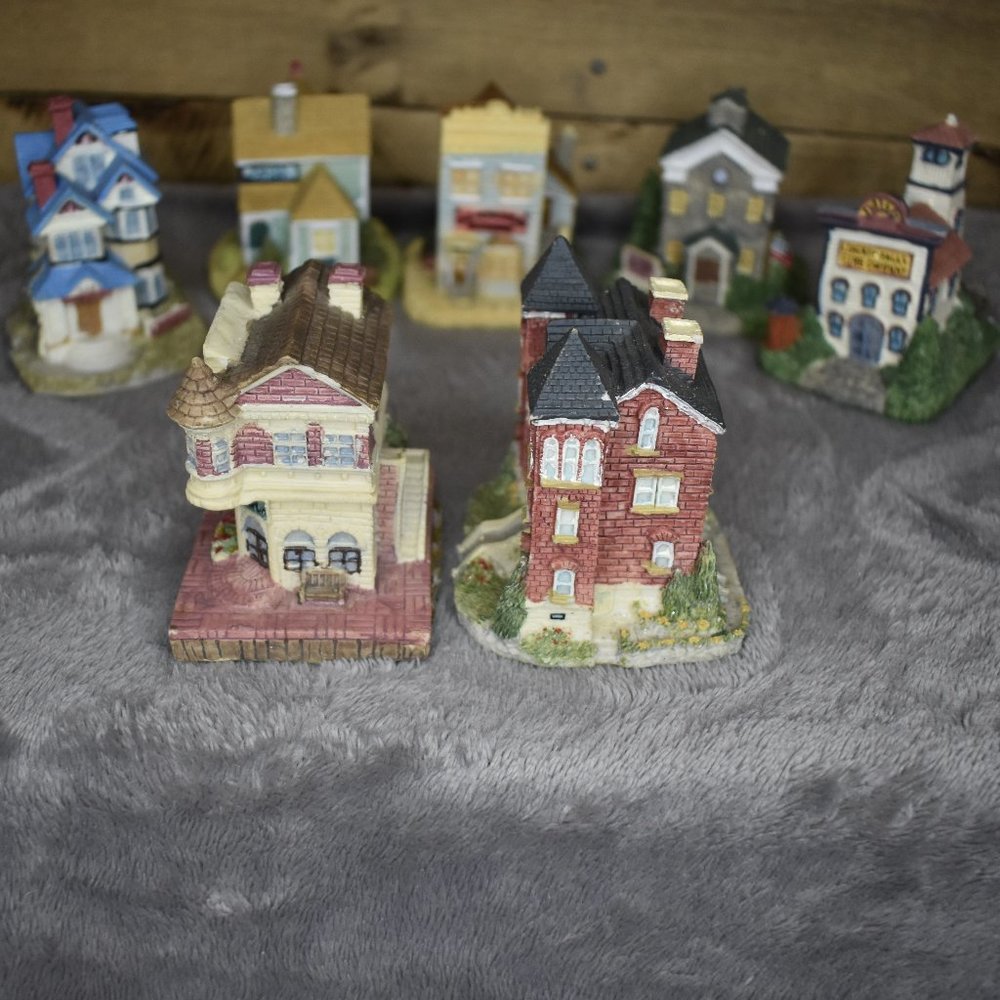 Vintage International Resourcing Services Inc. Miniature City Set